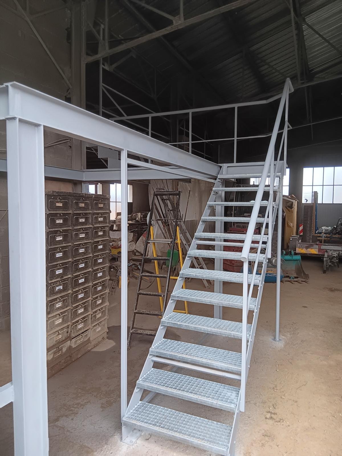 Escalier métallique design Reignier - Ferronnerie structure acier Haute-Savoie