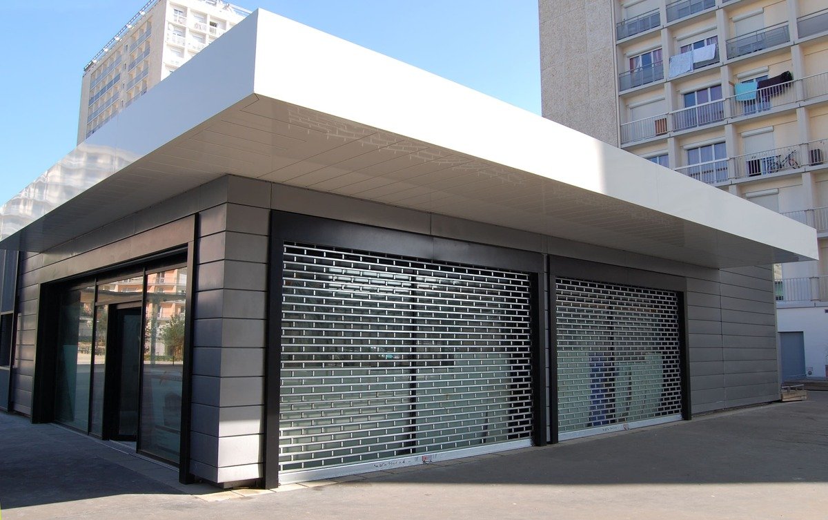 Rideau métallique motorisé commerce Annemasse - Métallier dépannage 74